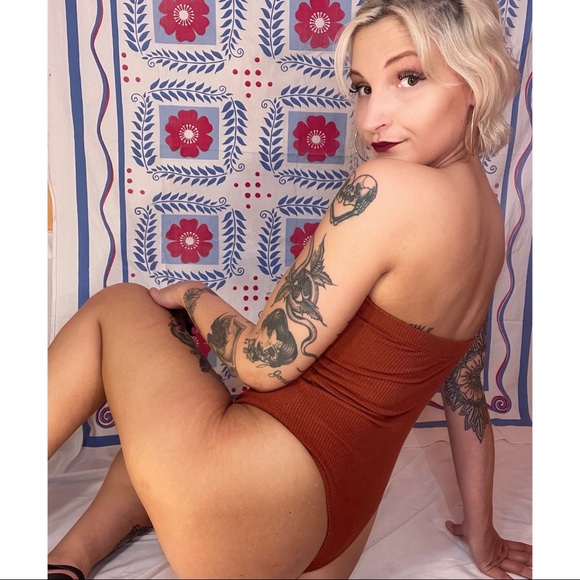 Ribbed Tube Top Body - Picture 2 of 3